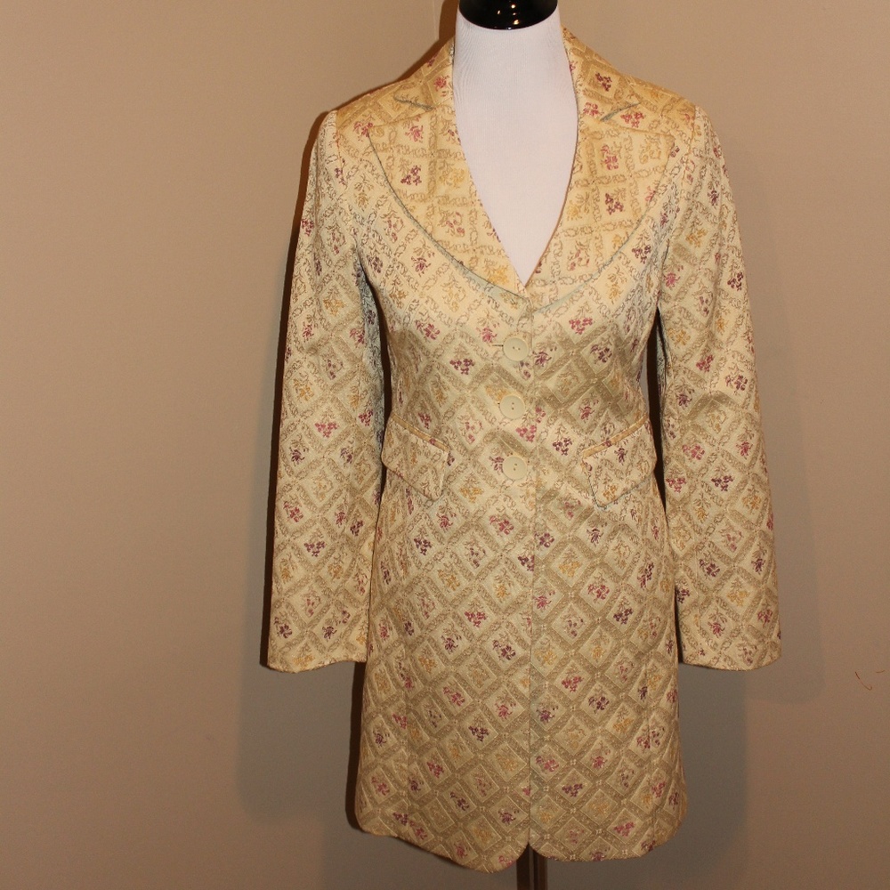 Dalia Coat Size 4 Vintage Floral Gold Tapestry